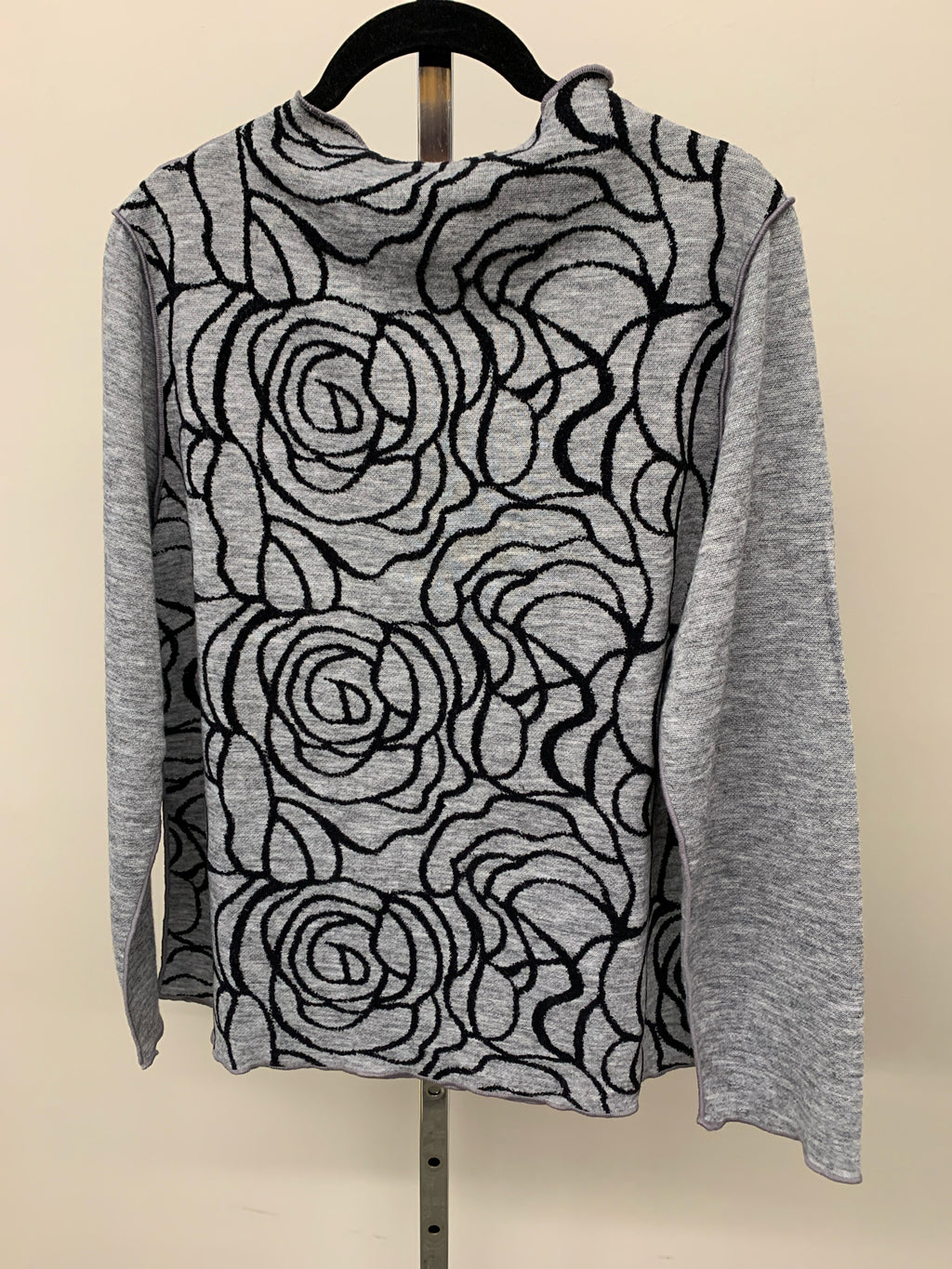 Trisha Tyler Size M Sweater