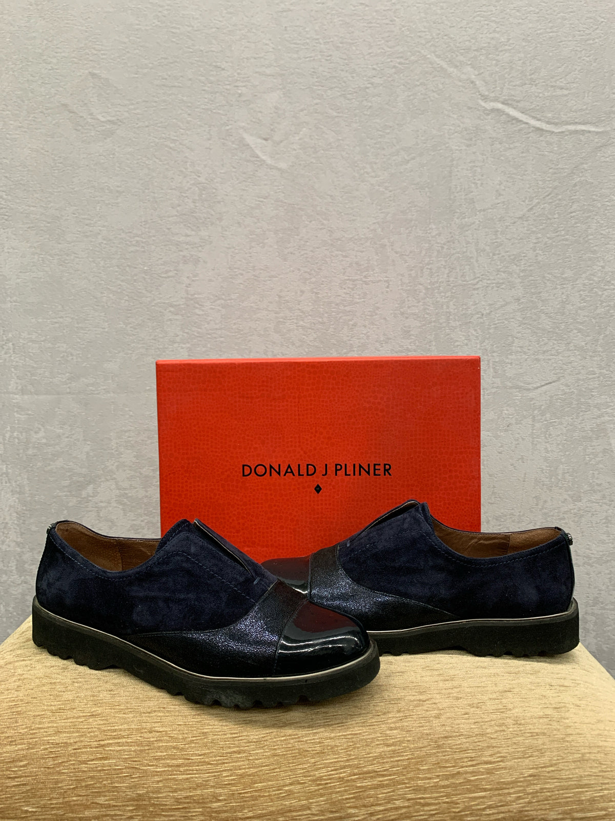 Donald Pliner 9 Loafers