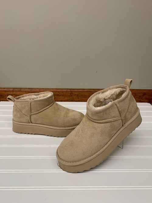 Beach 9 Boots
