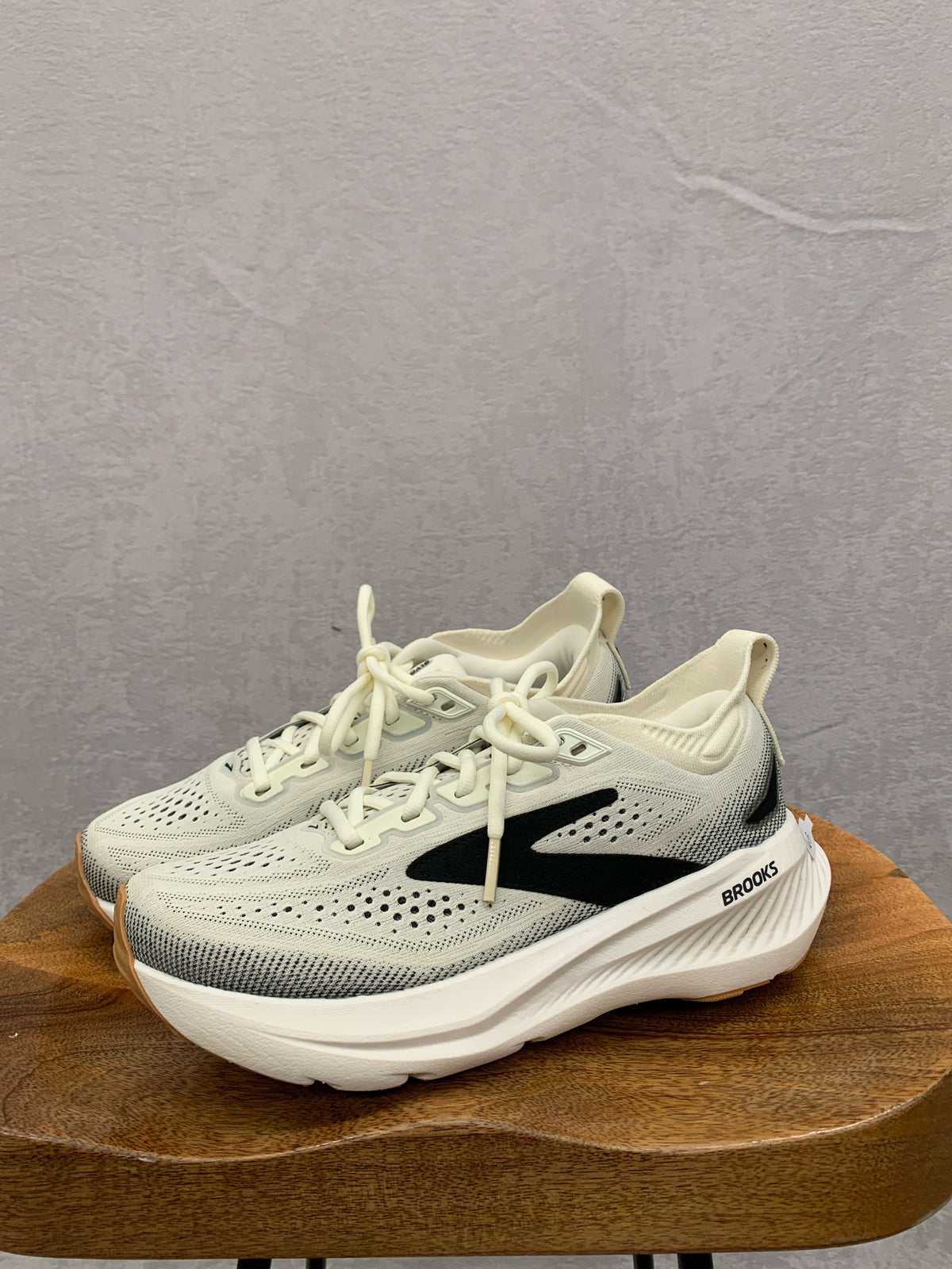 Brooks 7 Shoes