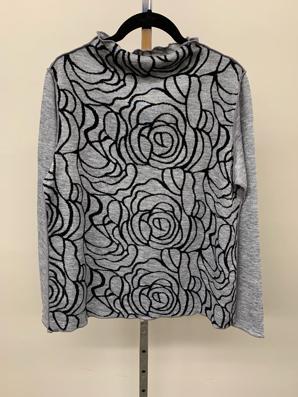 Trisha Tyler Size M Sweater